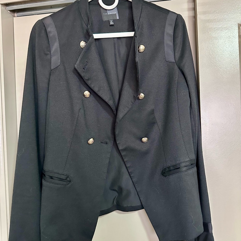 The Limited Black Blazer with Notched Lapels and Tailored Fit